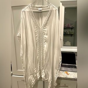 Tommy Bahama white swimsuit cover up. Size small.